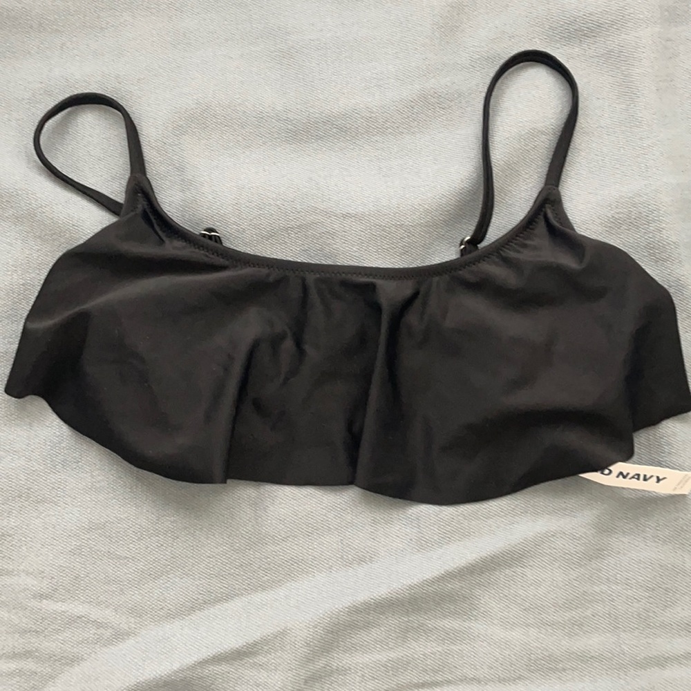 Black ruffled bikini top!